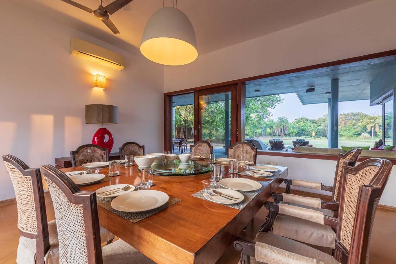 Jay House By Stayvista - Leisure Oasis With Pool, Snooker, Table Tennis & Foosball Fun 阿里巴格 外观 照片